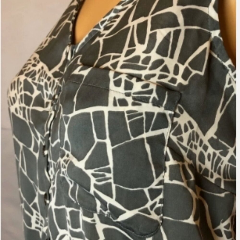 Mossimo Supply Co. Gray and White Patterned Blouse - Picture 7 of 15
